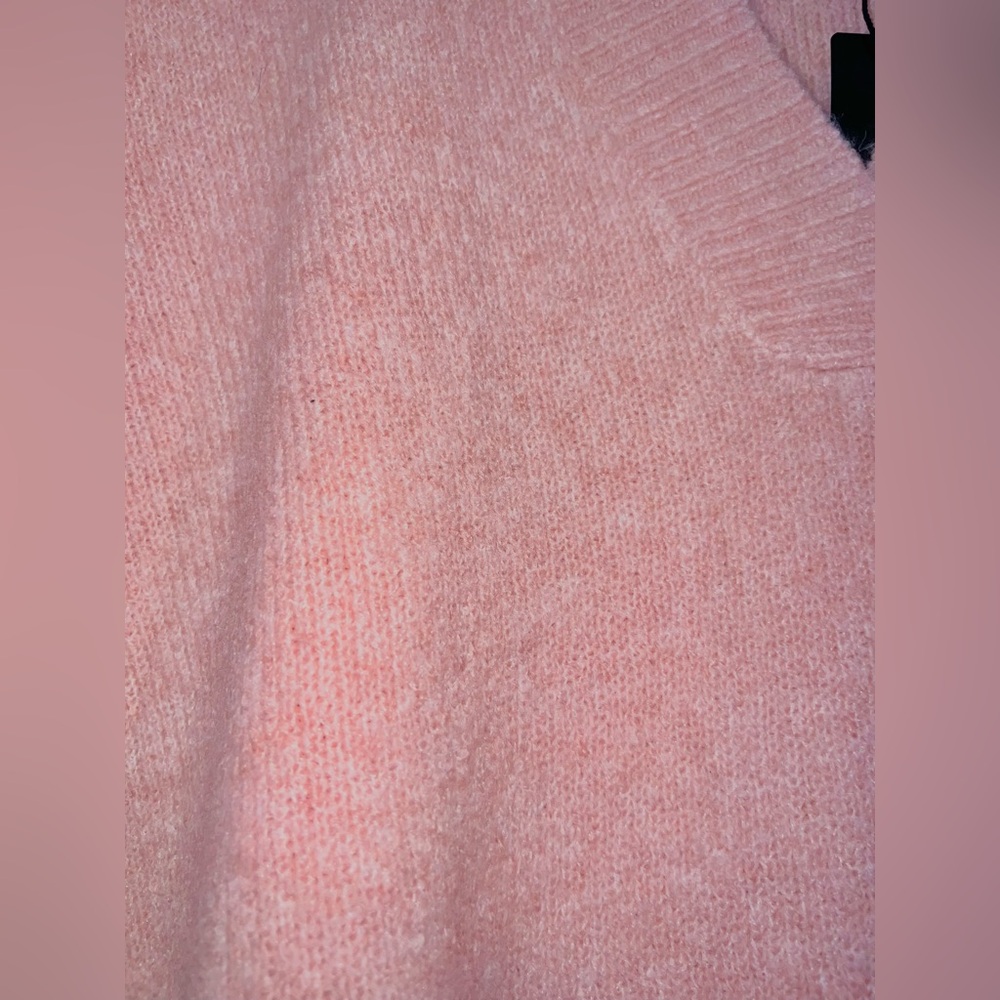 Express - (M) Soft Pink Oversized V-Neck Sweater - Picture 8 of 9